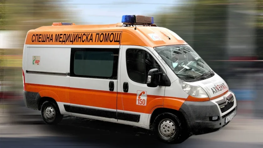 Пътна катастрофа край Лозница: Дрейфирала кола пада от скат