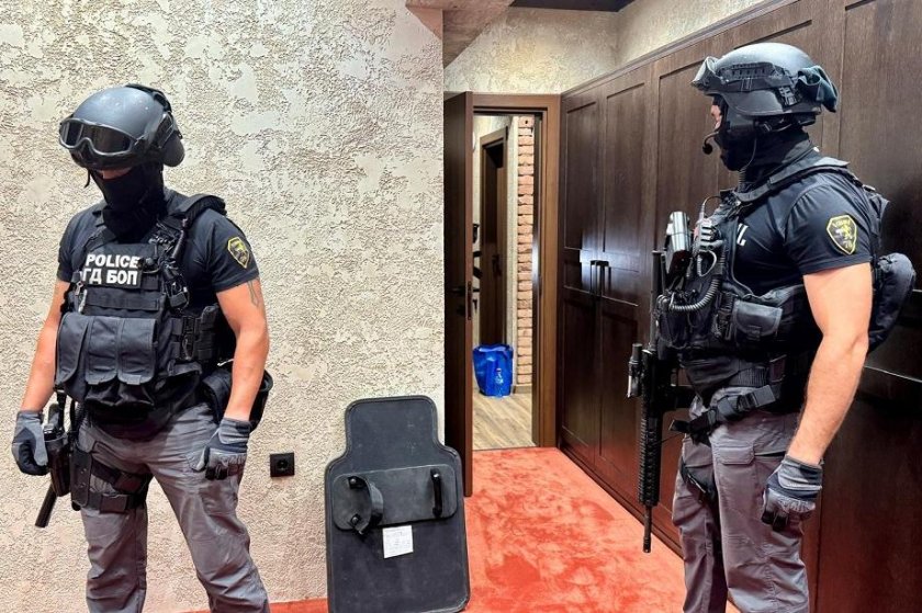 ГДБОП разкри нелегална работилница за фалшиви документи в София