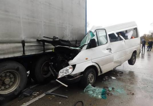 Катастрофа на Е-70 край Разград: „Пасат“ с финландски номера се удари в камион, шофьорът е без българска книжка