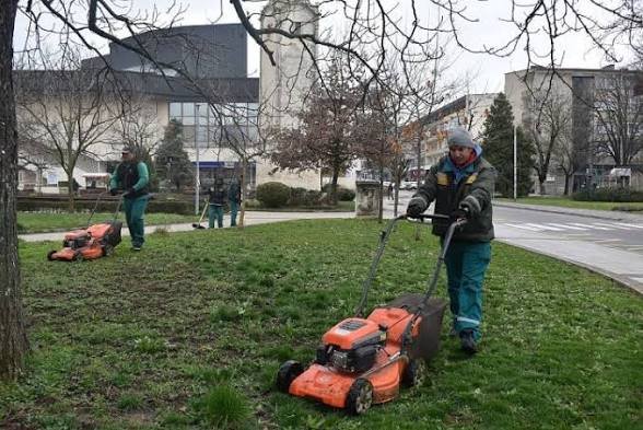 Разград стартира косенето на зелените площи: 2000 декара влизат в графика