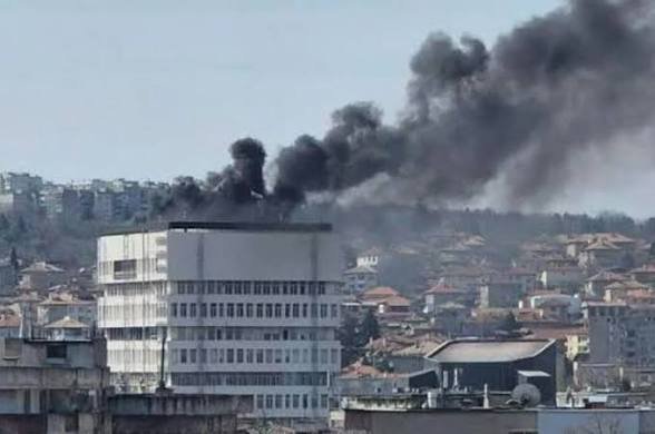 Пожар в Община Разград: Пламна последният етаж (СНИМКИ)