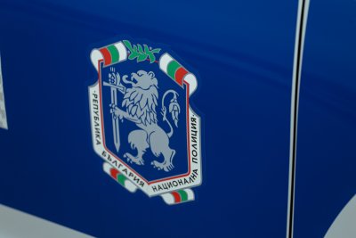 Минута мълчание и &bdquo;Светлина в синьо&ldquo;: МВР в Разград почете загиналите си колеги