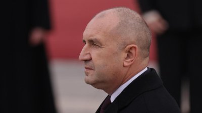 Румен Радев: Предсрочният парламентарен вот ни изправя пред избор - прогресивна България или олигархия