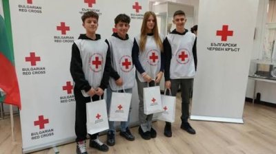 Какво да правиш при припадък: четвъртокласници в Разград тренираха първа помощ с БЧК