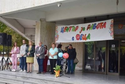 Четвъртокласници в Разград &bdquo;пречистиха&ldquo; мръсна вода в час: урок по повод Световния ден на водата