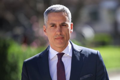 Премиерът Гюров уверява за стабилни горивни доставки в България