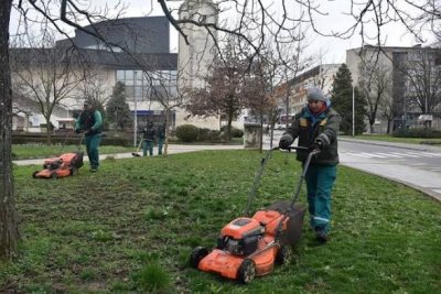 Разград стартира косенето на зелените площи: 2000 декара влизат в графика