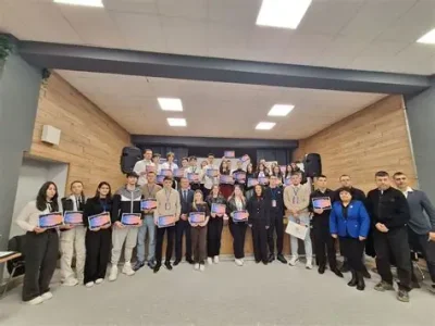 Хакатон в Разград събира ученици и компании за идеи за умни градове и младежка заетост