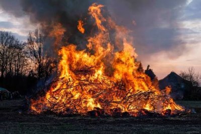 Пожар пламна в контейнер за смет в Разград: сигнал от &bdquo;Орел&ldquo;