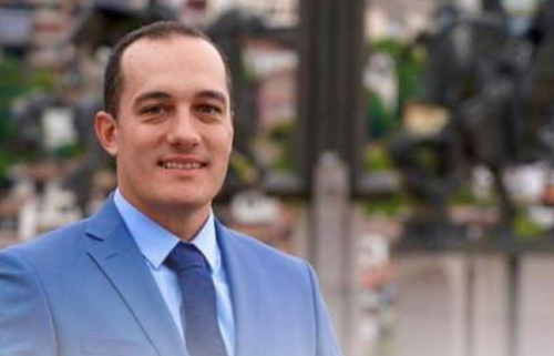 Активист на &bdquo;Продължаваме промяната&ldquo; във Велико Търново задържан при акция на ГДБОП