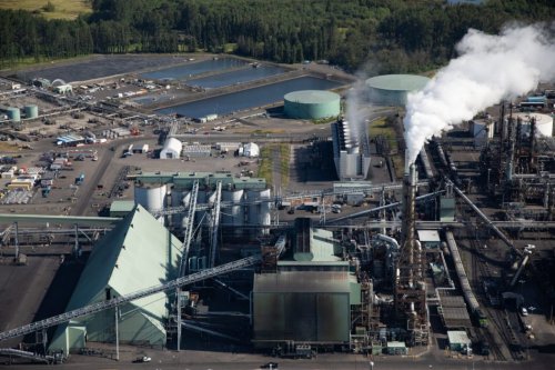 Експлозия разтърси рафинерия край Канада