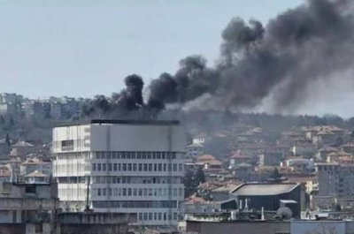 Пожар в Община Разград: Пламна последният етаж (СНИМКИ)