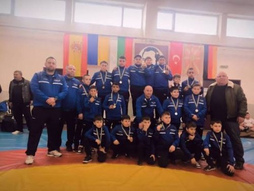 Исперихските борци доминираха в Разград: 9 шампиони и още 8 медала